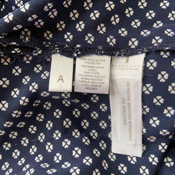 Ann Taylor Loft Sleeveless Top Blouse Sz Medium Navy Blue Buttons Front Pockets - Picture 5 of 5